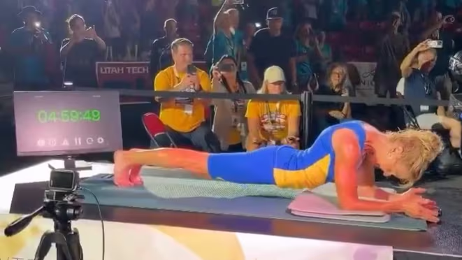 Góc Nhìn F8BET: Cụ bà Canada 61 tuổi plank 5 tiếng! Phá kỷ lục thế giới, 